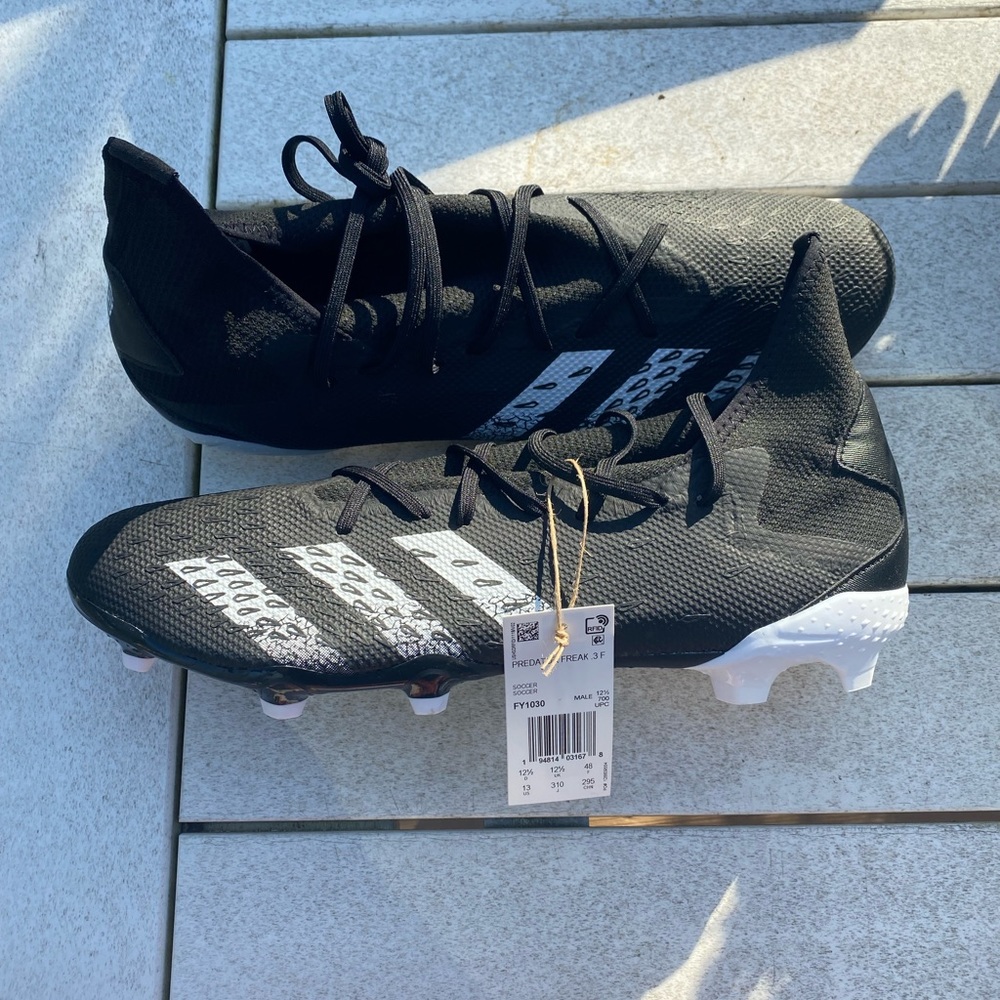 BNWT Adidas men’s black soccer cleats - size 13 (us mens)